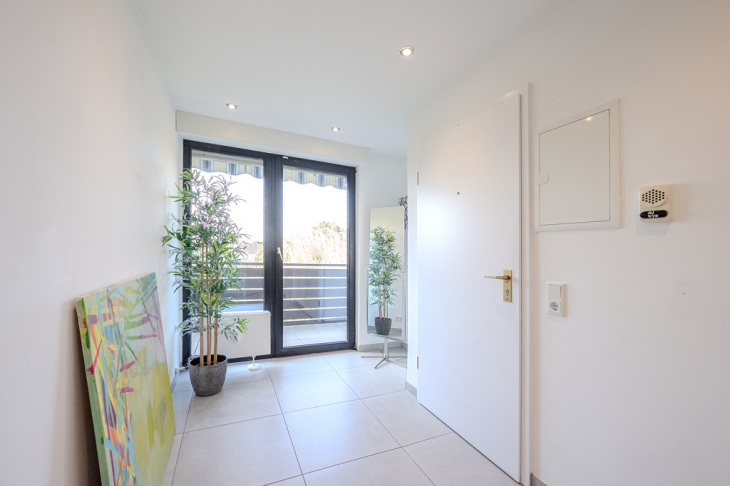 Diele mit Ausgang zum Balkon