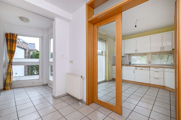 Diele mit Blick in Küche