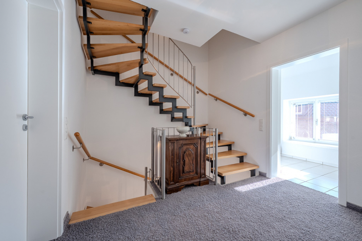 Diele OG und Treppe zum Spitzboden