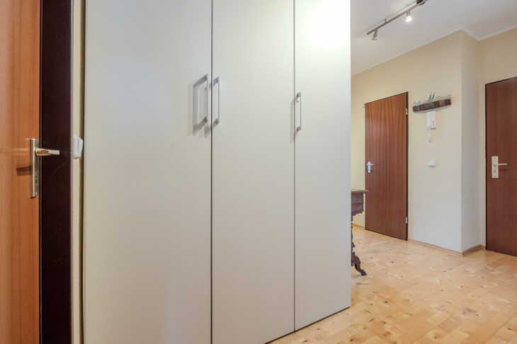 Dielenschrank