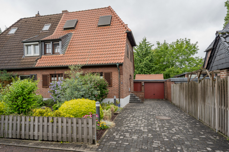 Doppelhaushälfte mit Garage