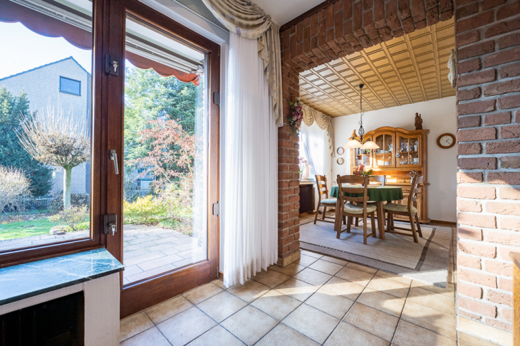 Durchgang Wohnraum/Essraum und Ausgang zur Terrasse