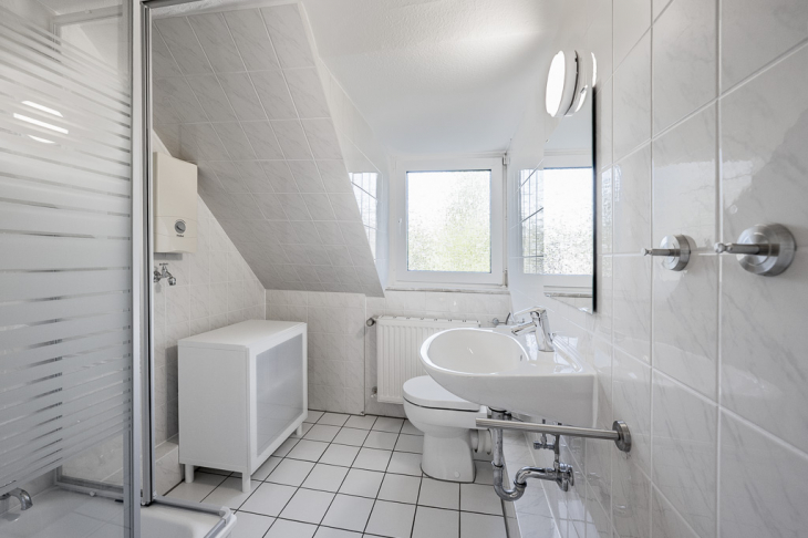 Duschbadezimmer, Dachgeschoss