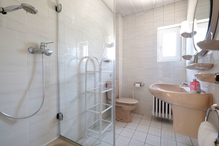 Duschbadezimmer EG
