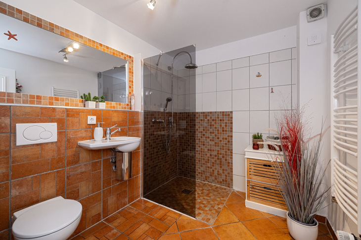 Duschbadezimmer EG