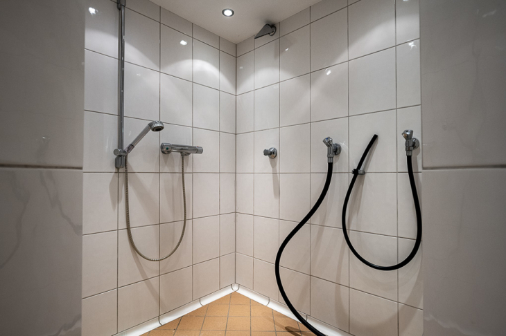 Dusche im Saunabereich
