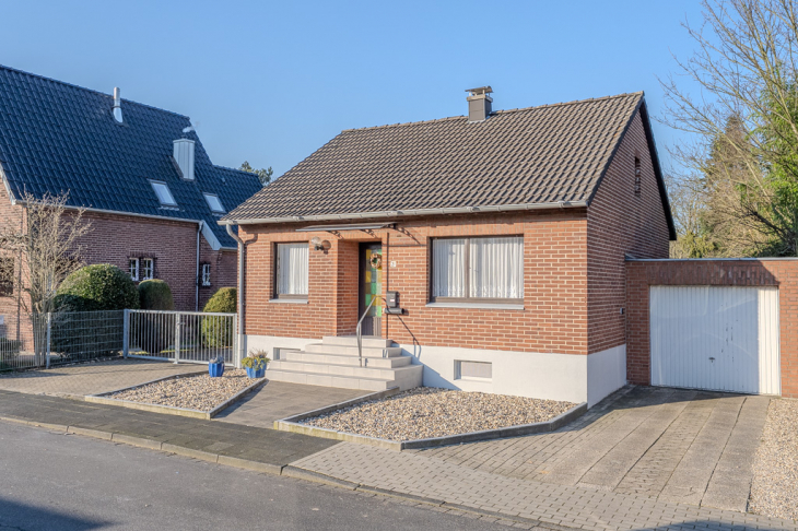 Einfamilienhaus mit Garage