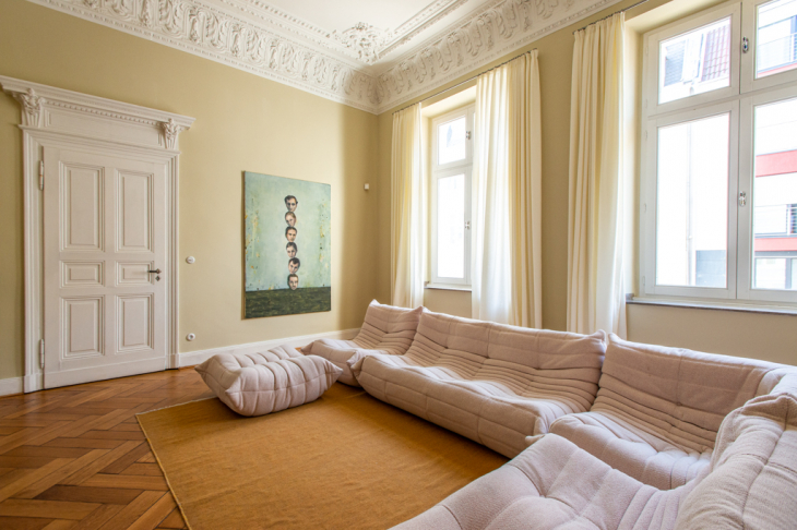 Erster Salon mit Originalboden