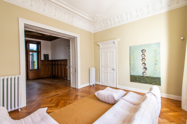 Erster Salon mit Originalboden