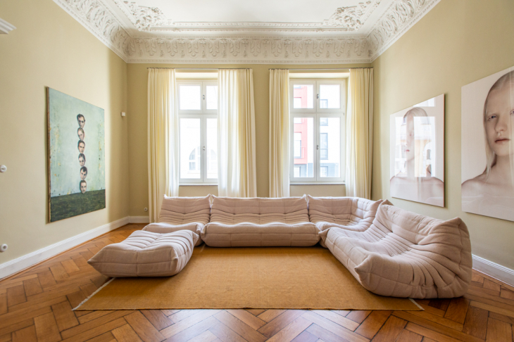 Erster Salon mit Originalboden