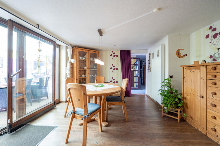 Essbereich mit Ausgang zur Terrasse