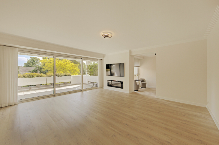 Stilvolle, exklusive 2-3 Zimmer-Wohnung mit EBK, Sonnenterrasse, Pool & Sauna in Krefeld-Bockum Etagenwohnung in Krefeld / Bockum