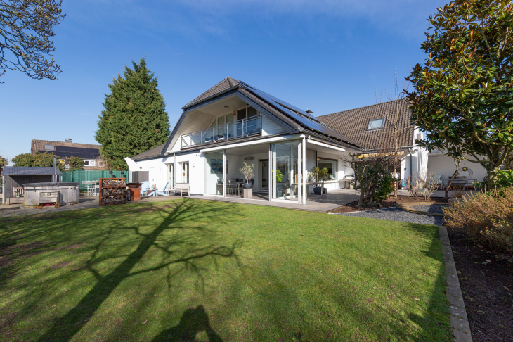 Familienvilla Südansicht