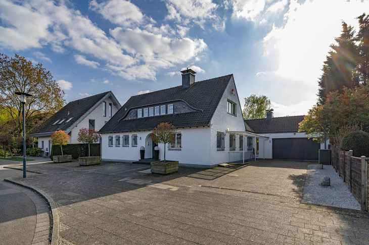 Familienvilla u. große Doppelgarage