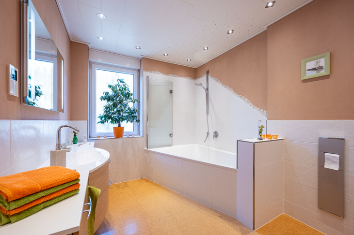 Fensterbad mit Badewanne OG