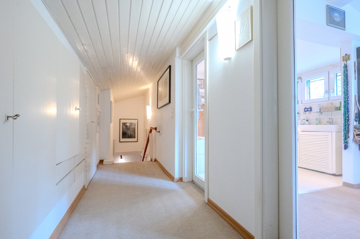 Flur DG mit Zugang zu Bad und Schlafzimmer