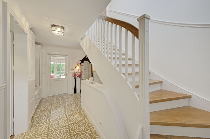Foyer und Einbaugarderobe