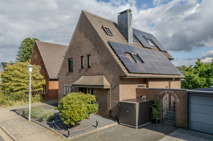 Freistehend mit PV Anlage