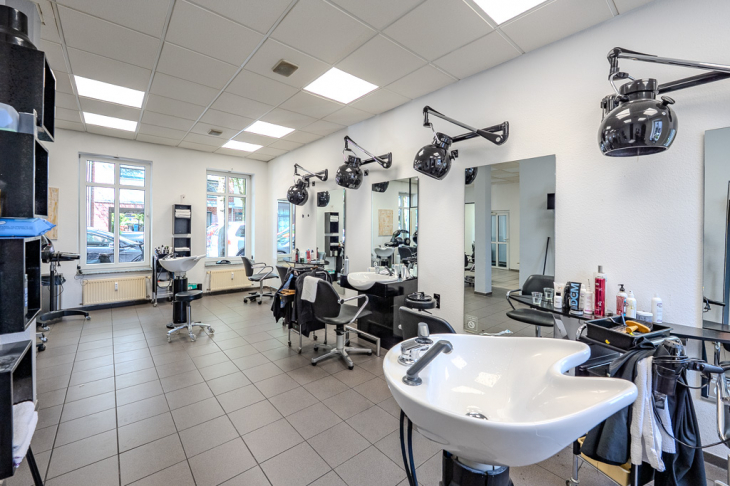 Frisörsalon Blick Richtung Straße