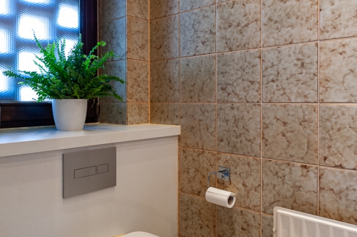 Gäste-WC mit Fenster