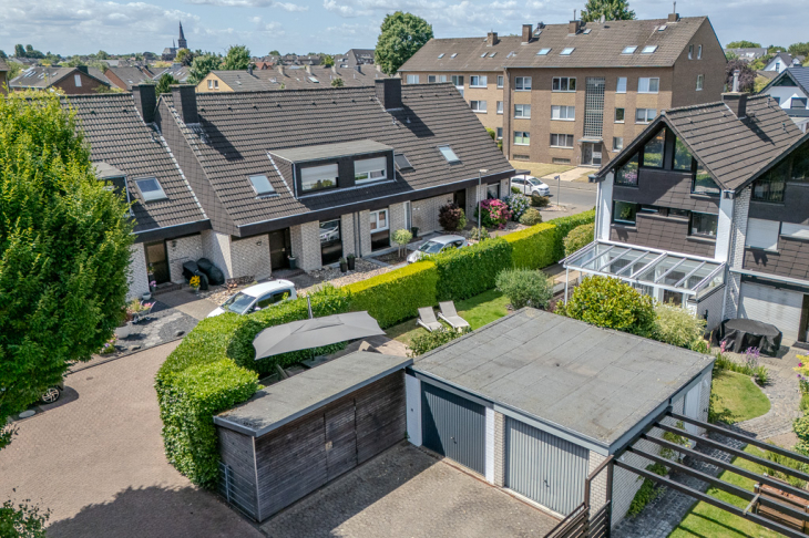 Garage mit Stellplatz