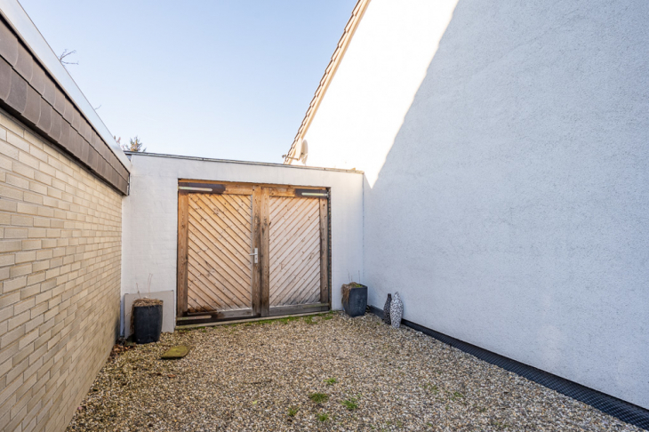Garage und Außenstellplatz