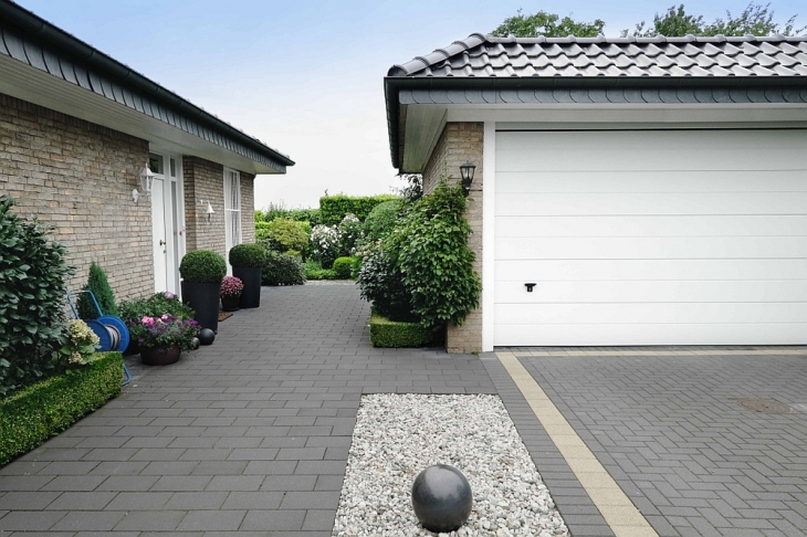 Garage und Hauseingang