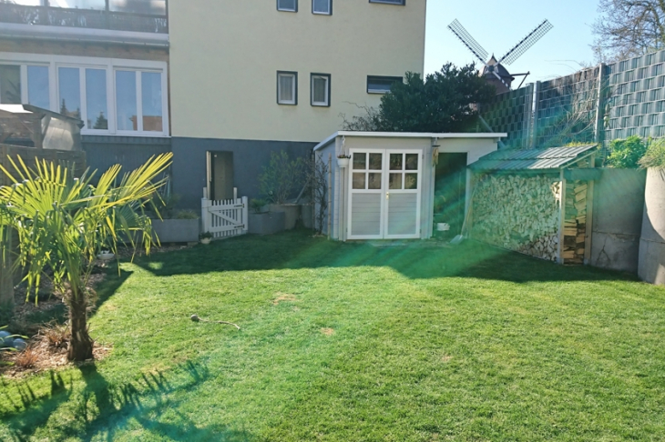 Garten mit Blick zum Haus