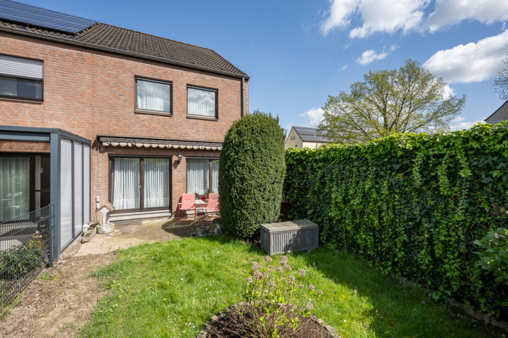 Garten mit Blick zum Haus