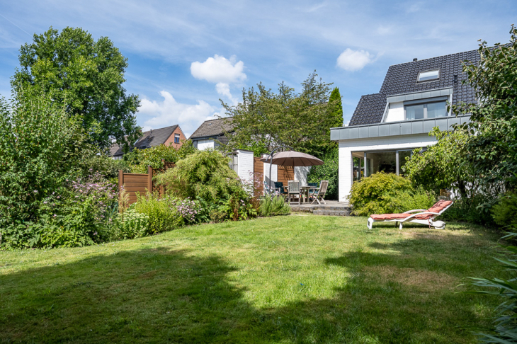 Garten mit Blick zur Terrasse