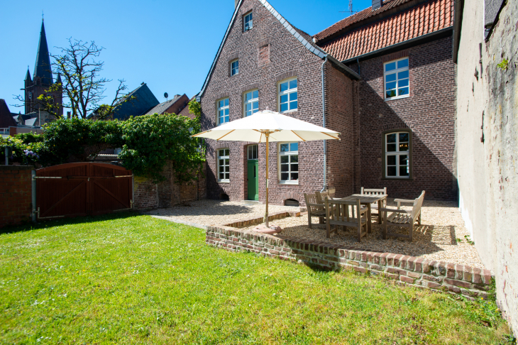 Garten mit Terrasse