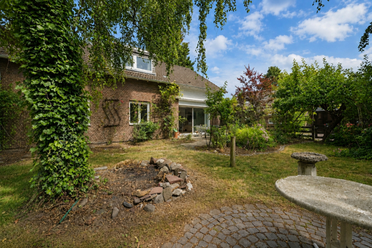 Einfamilienhaus mit Anbauoption in perfekter Lage von Krefeld-Traar wartet auf liebevolle Sanierung! Einfamilienhaus in Krefeld / Traar