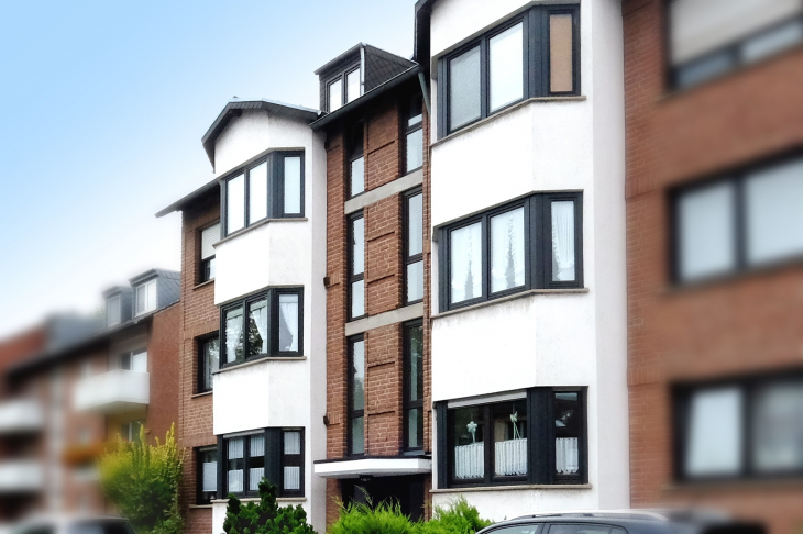 Gebäude Straßenseite