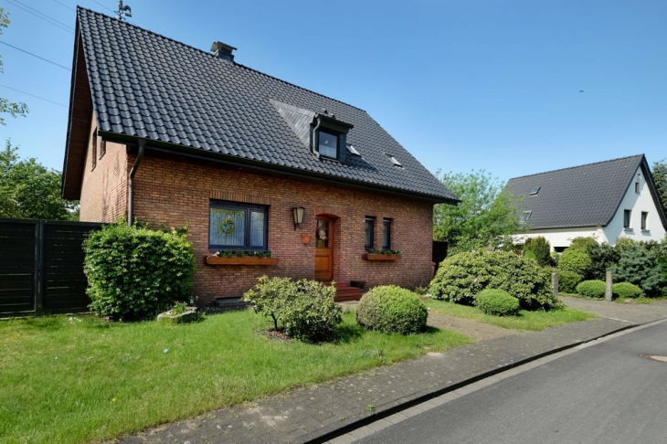 Gebäudeansicht Straßenseite
