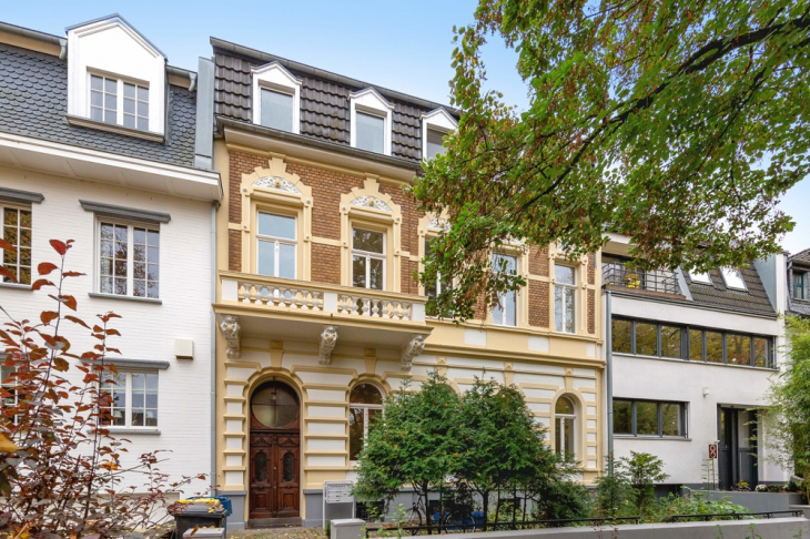Gebäudeansicht Straßenseite