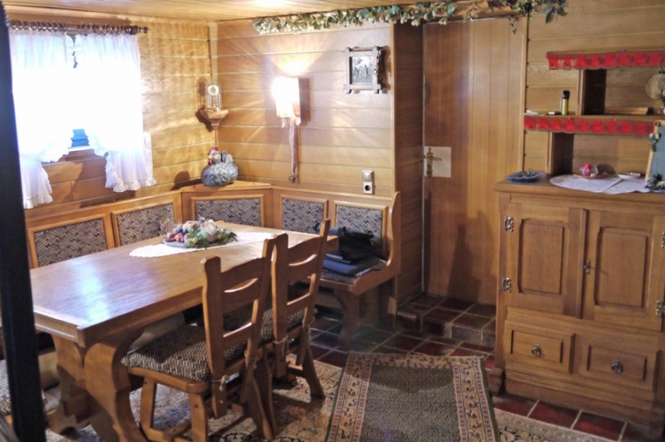 gemütliche Stube im Keller