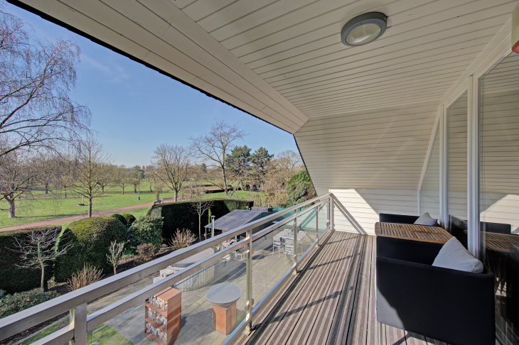 Große Sonnenloggia zum Park