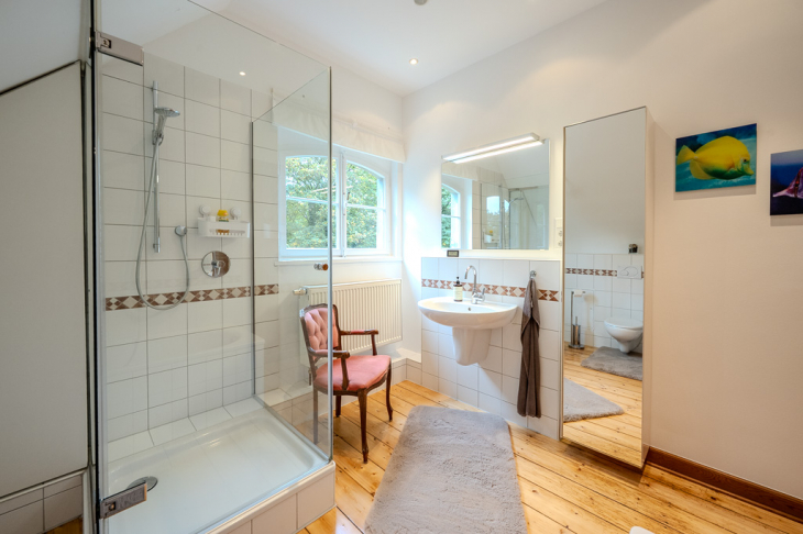 Großzügiges Tageslichtbad