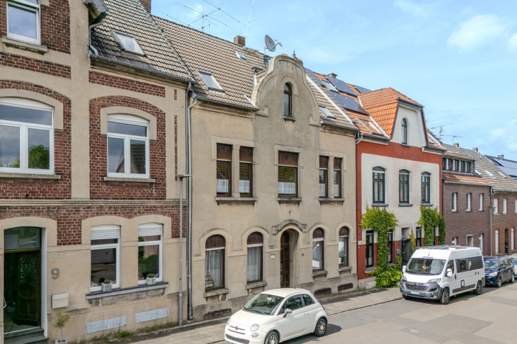 Häuserzeile der Jahrhundertwende 