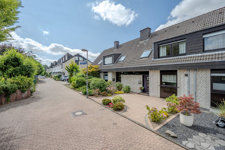 Häuserzeile Straßenansicht