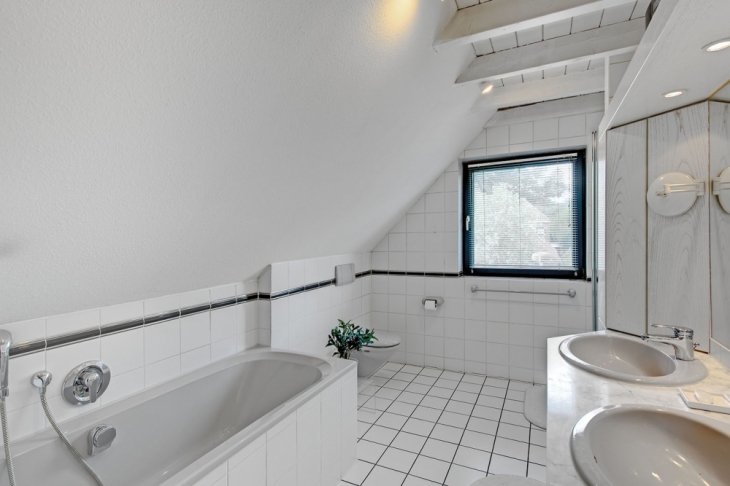  Hauptbadezimmer