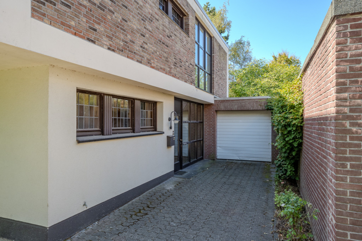 Haupteingang mit Garage