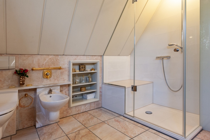 Haupthaus-Badezimmer