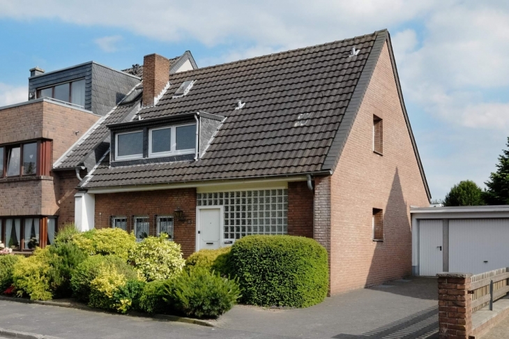 Hausansicht Straßenseite