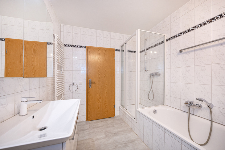 Helles Innenliegendes Badezimmer