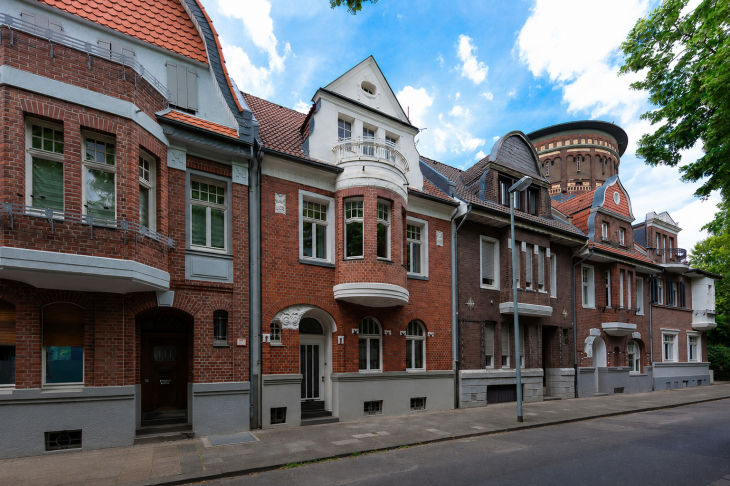 Für Liebhaber historischer Wohnkultur: behutsam bewahrtes Bürgerhaus von 1912 am Krefelder Wasserturm Stadthaus in Krefeld / Kempener Feld/Baackeshof