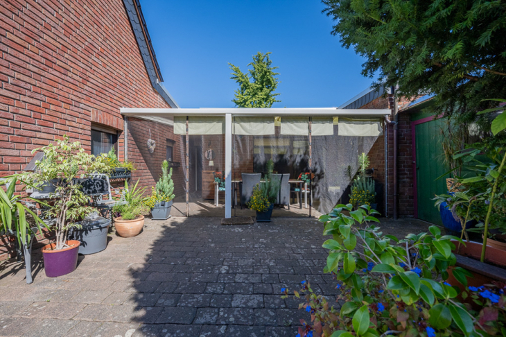 Hof und Terrasse