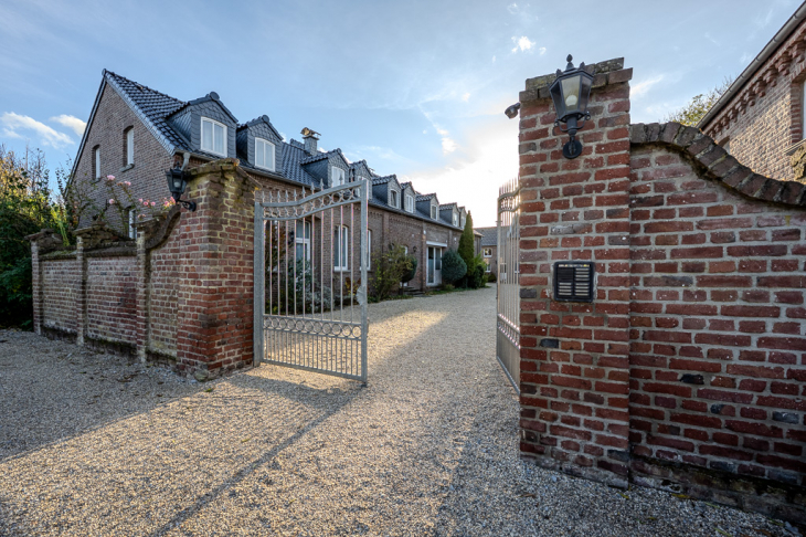 Hofzugang von Stellplätzen und Garagenhof