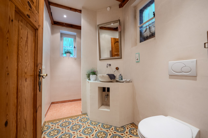 Individuelles Gästebad mit Dusche