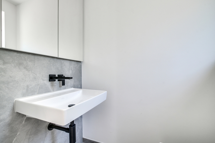 Integrierte Spiegelschrank